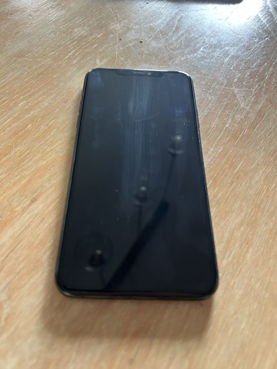 Apple Portables: iPhone 11 Pro Max – D'occasion à Genève par ell_zc8m 2