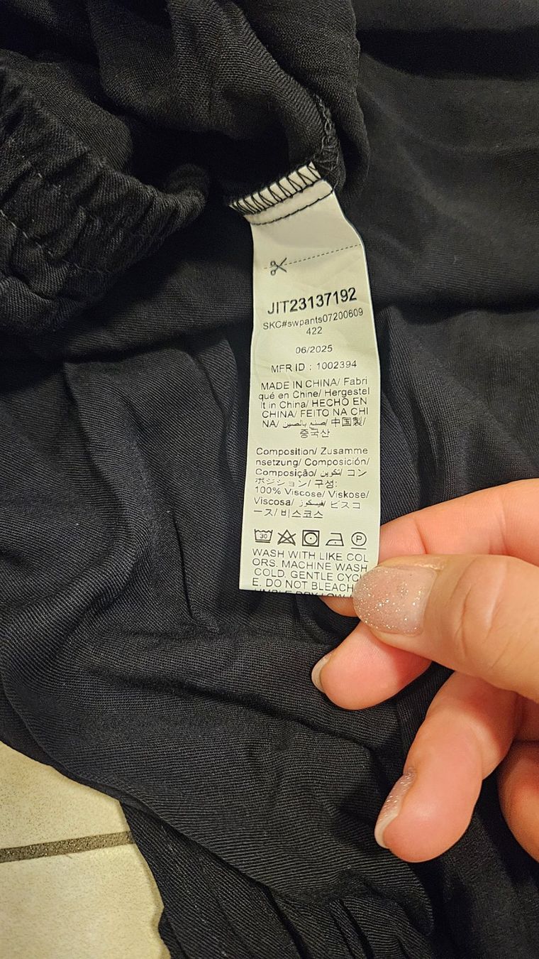 Hosen: Hose schwarz mit Schlitz Gr. L – Neu und originalverpackt aus Schaan von car_wrv2 7