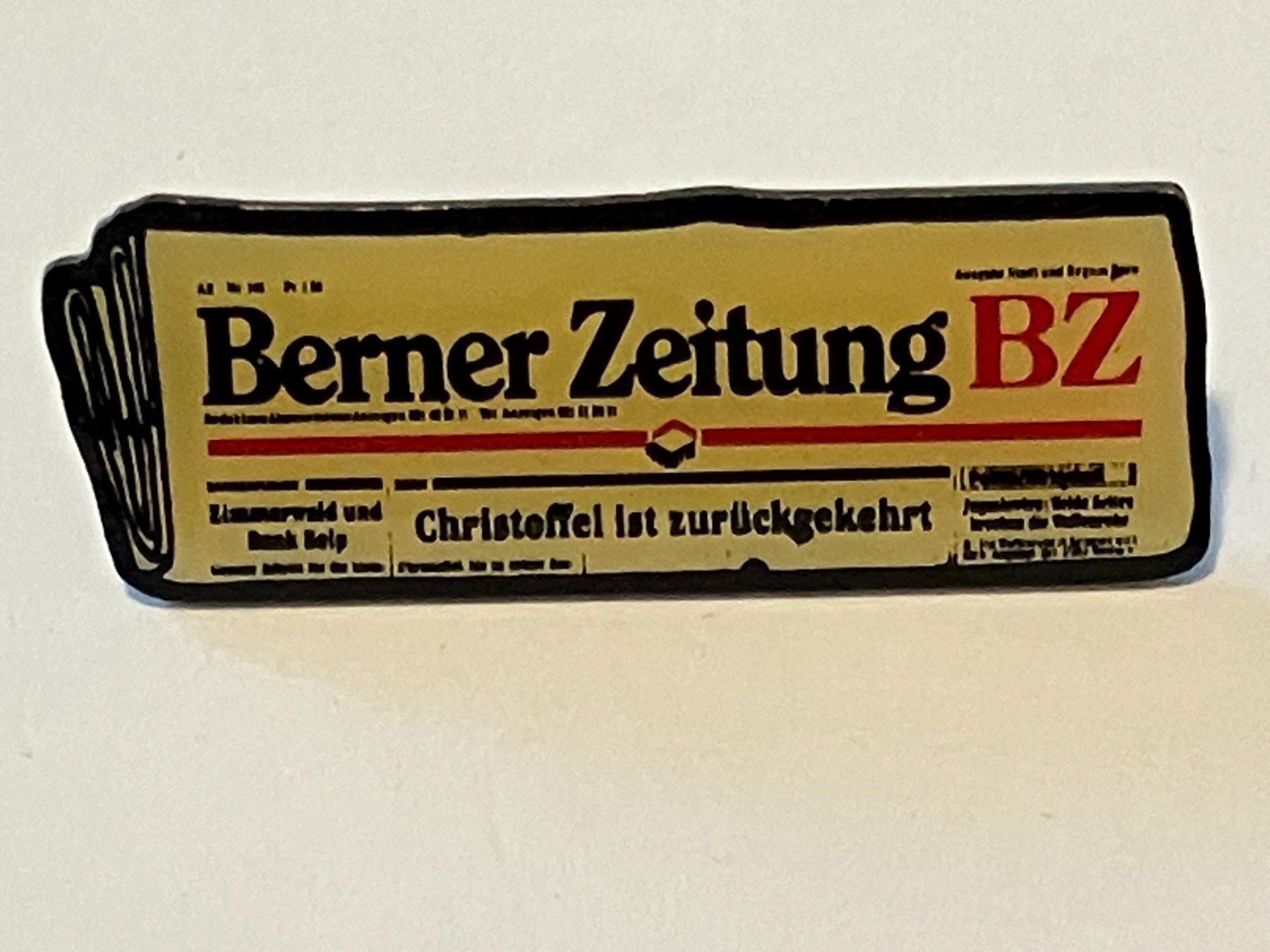Placchette & Badge: 1 Pin Berner Zeitung BZ – Usato da Basel venduto da djwwpp