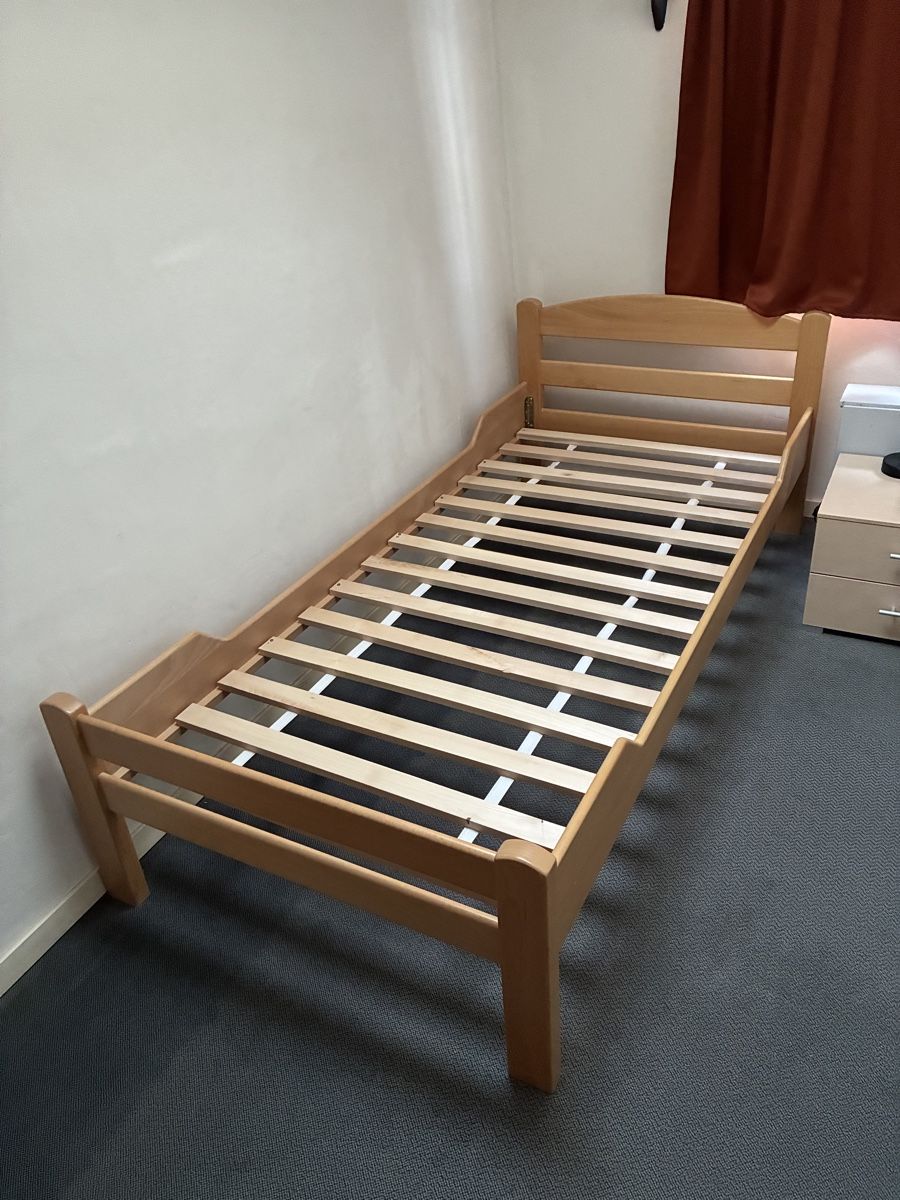Betten: Bett massiv Buche 100 x 200cm – Gebraucht aus Basel von Pschmi 2