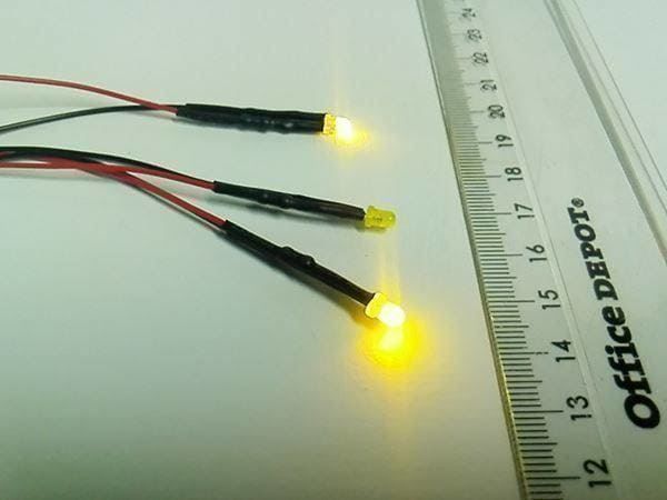 Componenti elettronici: Blink-LED gelb 3mm verkabelt – Nuovo (secondo la descrizione) da Luzern venduto da Salefactory 1