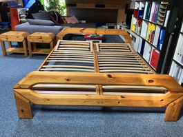 Doppelbett Kiefer massiv plus Nachttischli