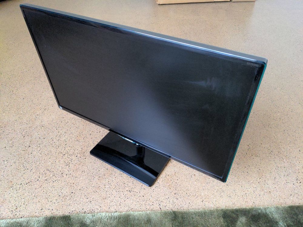 Monitor -- Samsung 27 Zoll | Kaufen auf Ricardo
