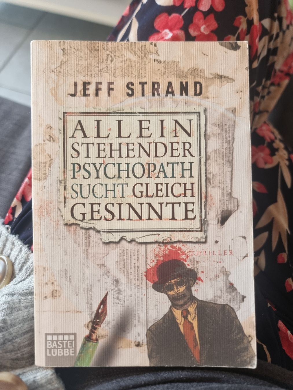 Libri: Buch "Allein stehender Psychopath sucht Gleichgesinnte" – Usato da Derendingen venduto da Sarah.jana