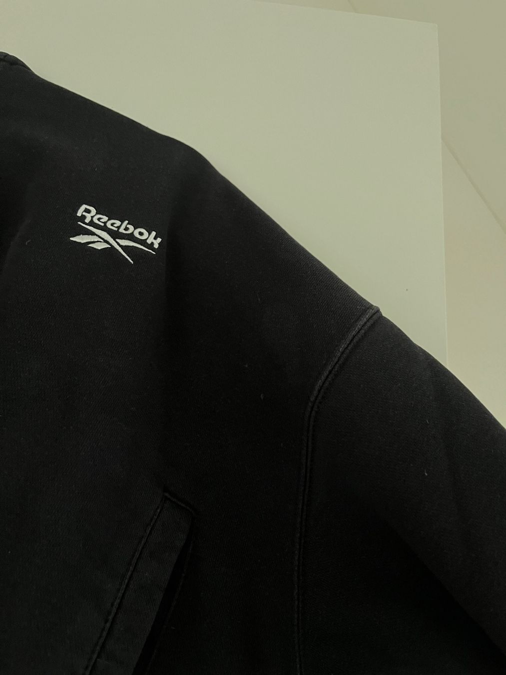 Reebok Pullover & Sweatshirts: Reebok Sweatjacke Crop – Gebraucht aus Kilchberg ZH von jeanne.00 3