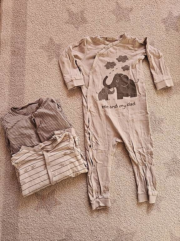 Pyjamas & Ähnliches: Pijama 3-er Set Grösse 86 – Gebraucht aus Thun von sst_y7mk