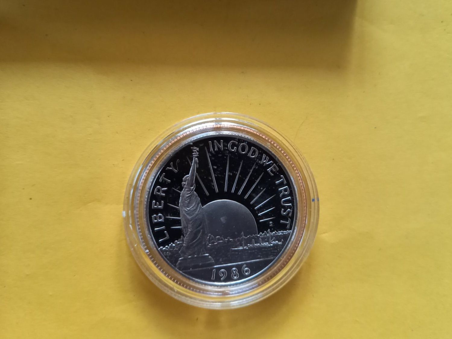 Tutti le monete: Liberty Coin - Half Dollar USA, 1986 – Nuovo e nell'imballaggio originale da Rossens FR venduto da Souris1 1