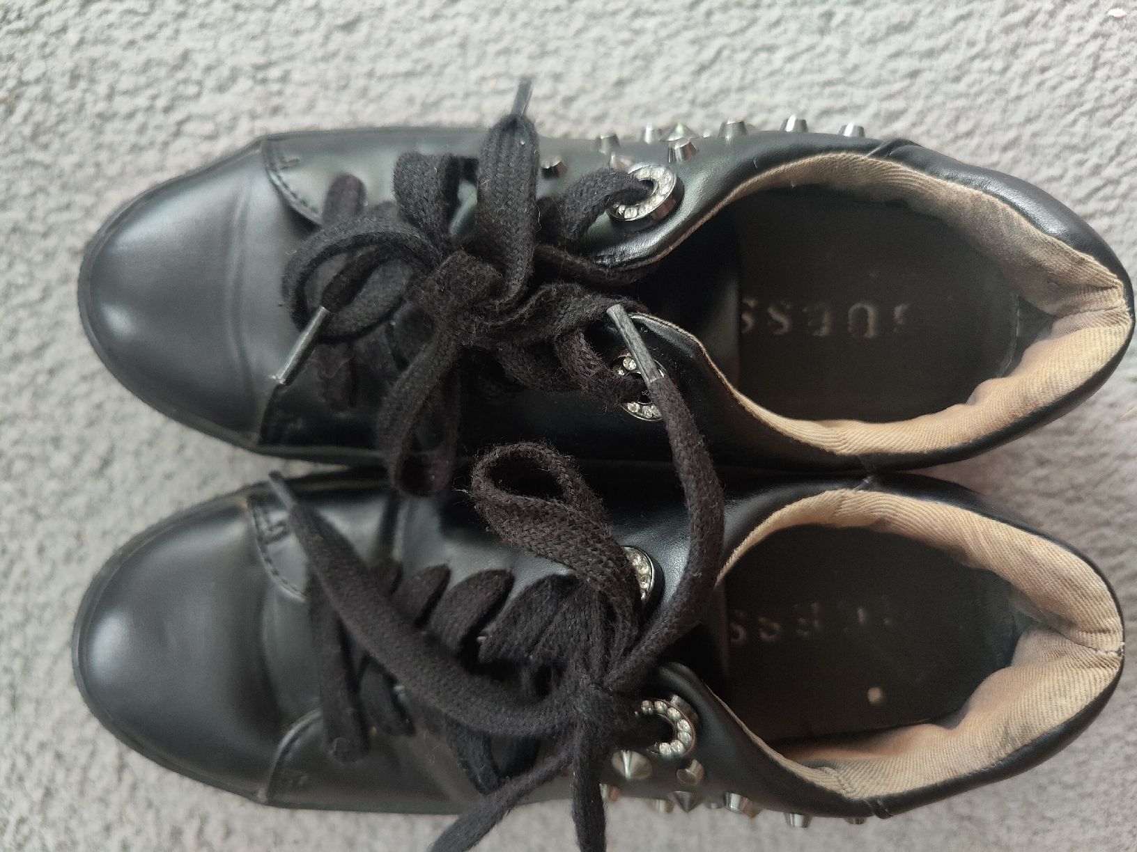 Chaussures hommes: Guess Sneakers gr.35 schwarz – D'occasion à Obernau par ChooseWisely 2