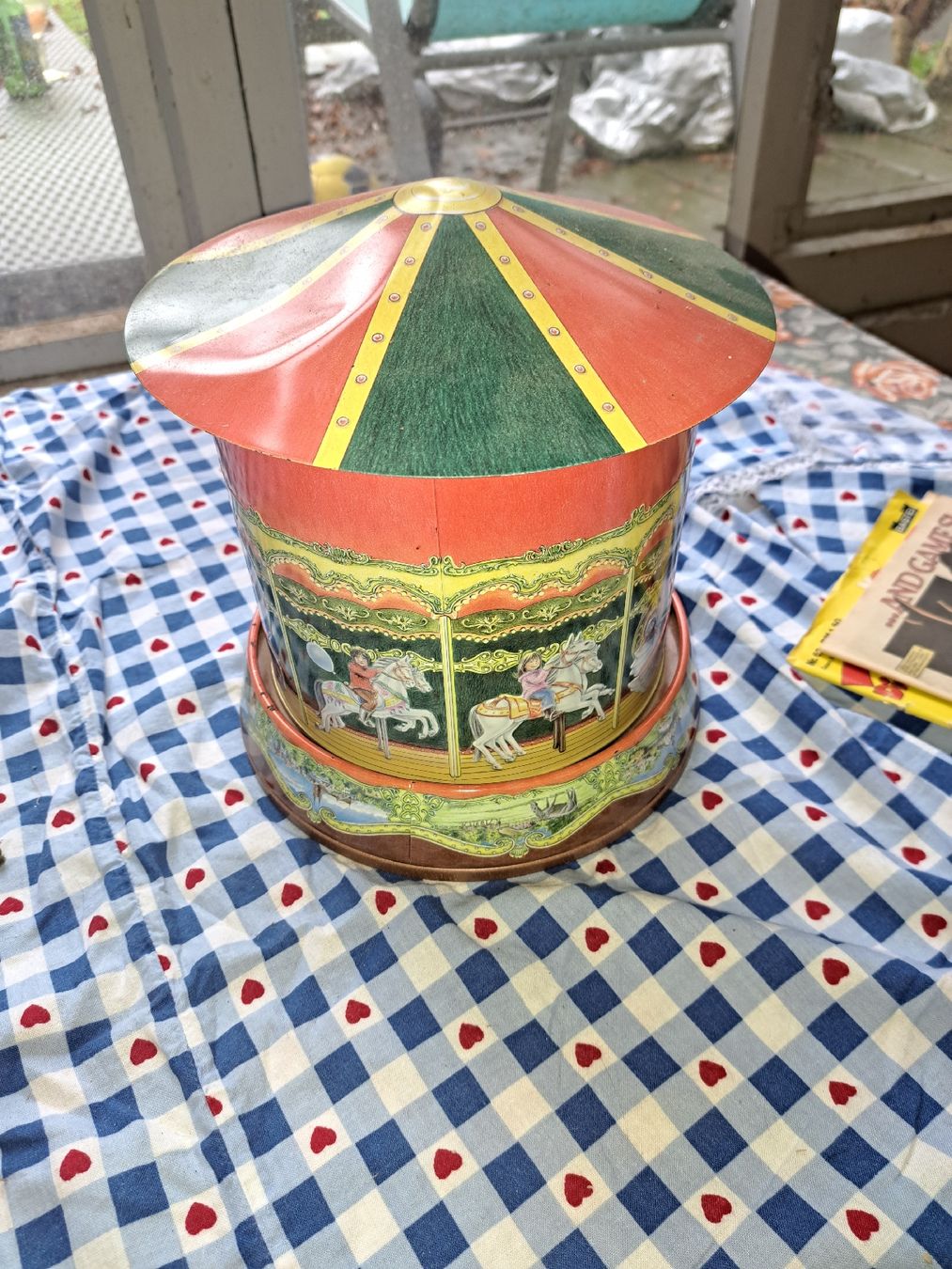 Carillon: Karusell Dose Vintage Musikdose Basler Läckerli – Usato da Kölliken venduto da Upcycling-by-Mc-TAM