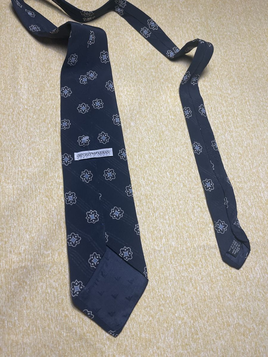 Armani Krawatten: Armani cravatta di seta-Uomo-glamour e elegante  – Neu (gemäss Beschreibung) aus Gordevio von LanaZimm 1