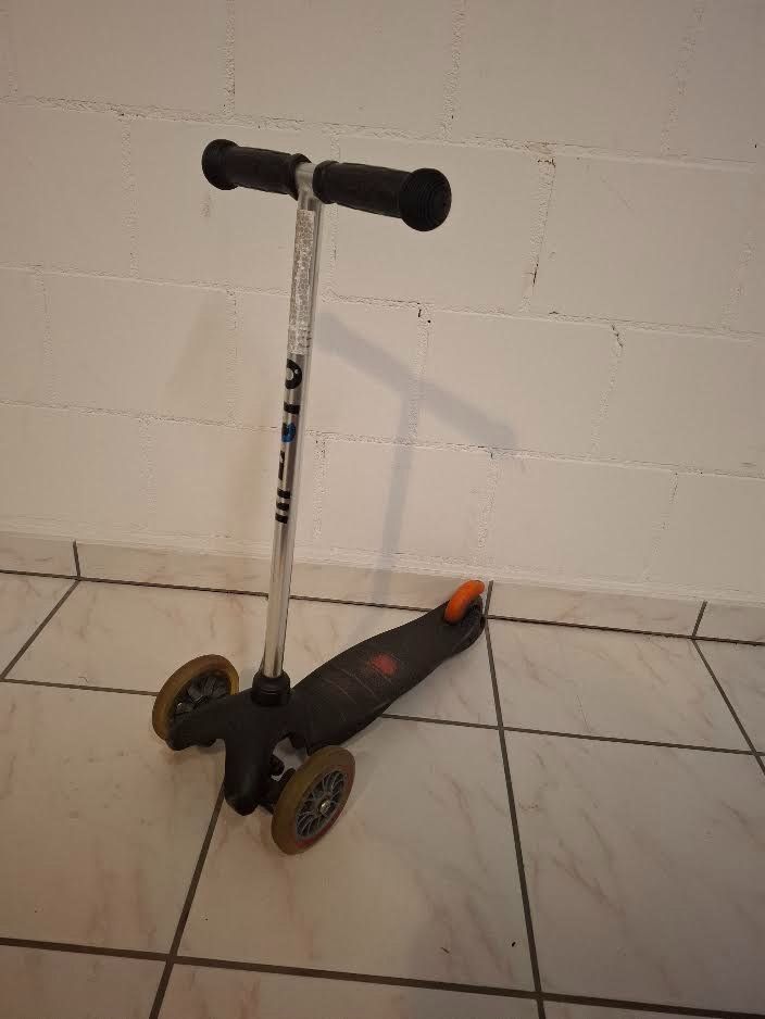 Kickboard: Kiki Scooter – D'occasion à Abtwil SG par A.M.S.1.9.8.1