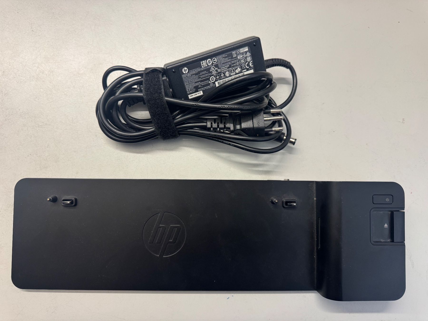 Hewlett Packard Docking station: HP 2013 UltraSlim Dockingstation – Usato da Zürich venduto da pamleano