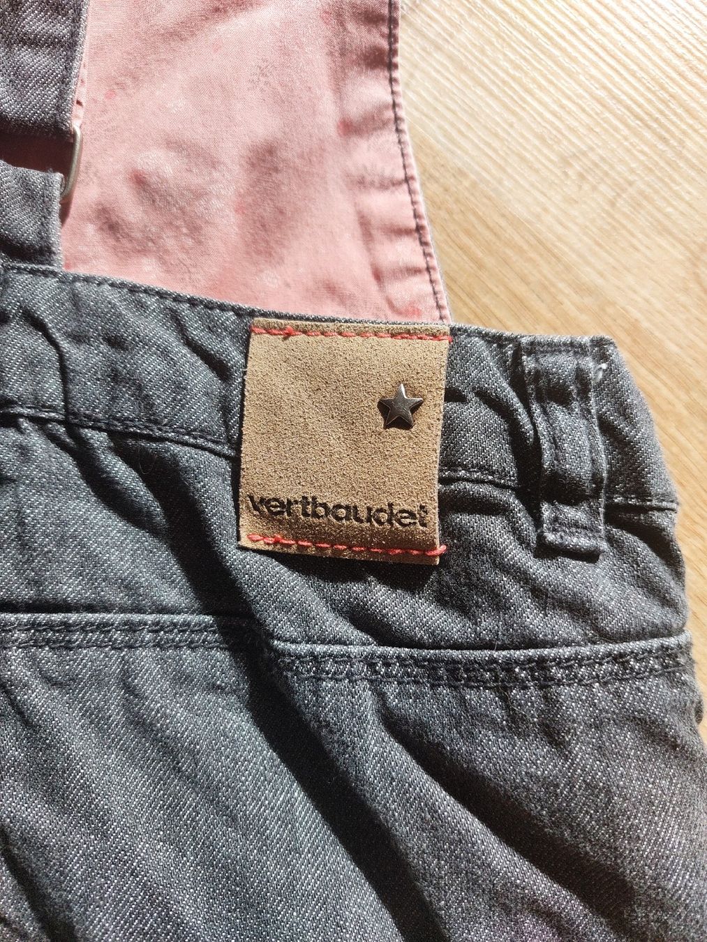 Vertbaudet Vestiti & Gonne: Vertbaudet Jeans Latzkleid, Gr. 94 – Usato da Büttikon AG venduto da lca_v7pb 4
