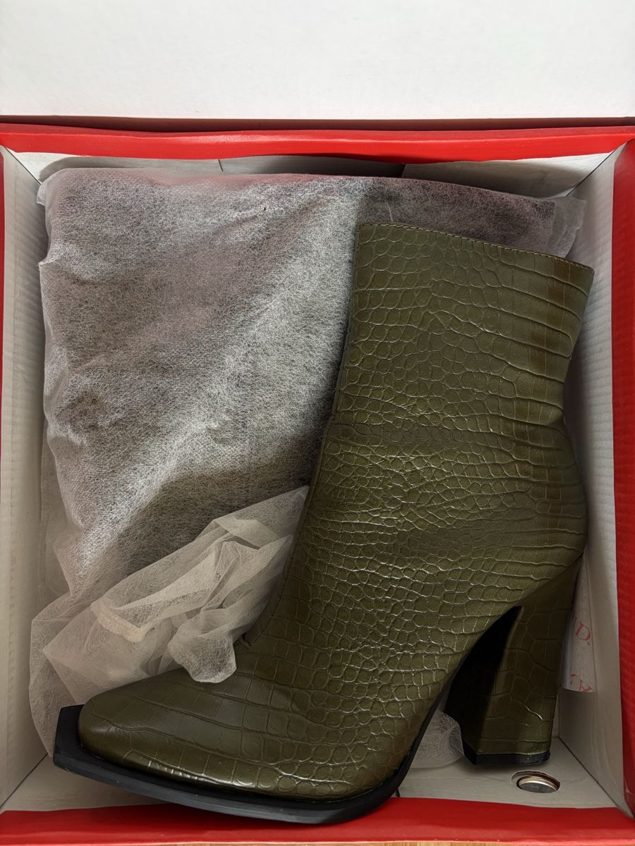 Damenschuhe: Grüne Stiefeletten – Neu (gemäss Beschreibung) aus Zürich von mar_5gpw