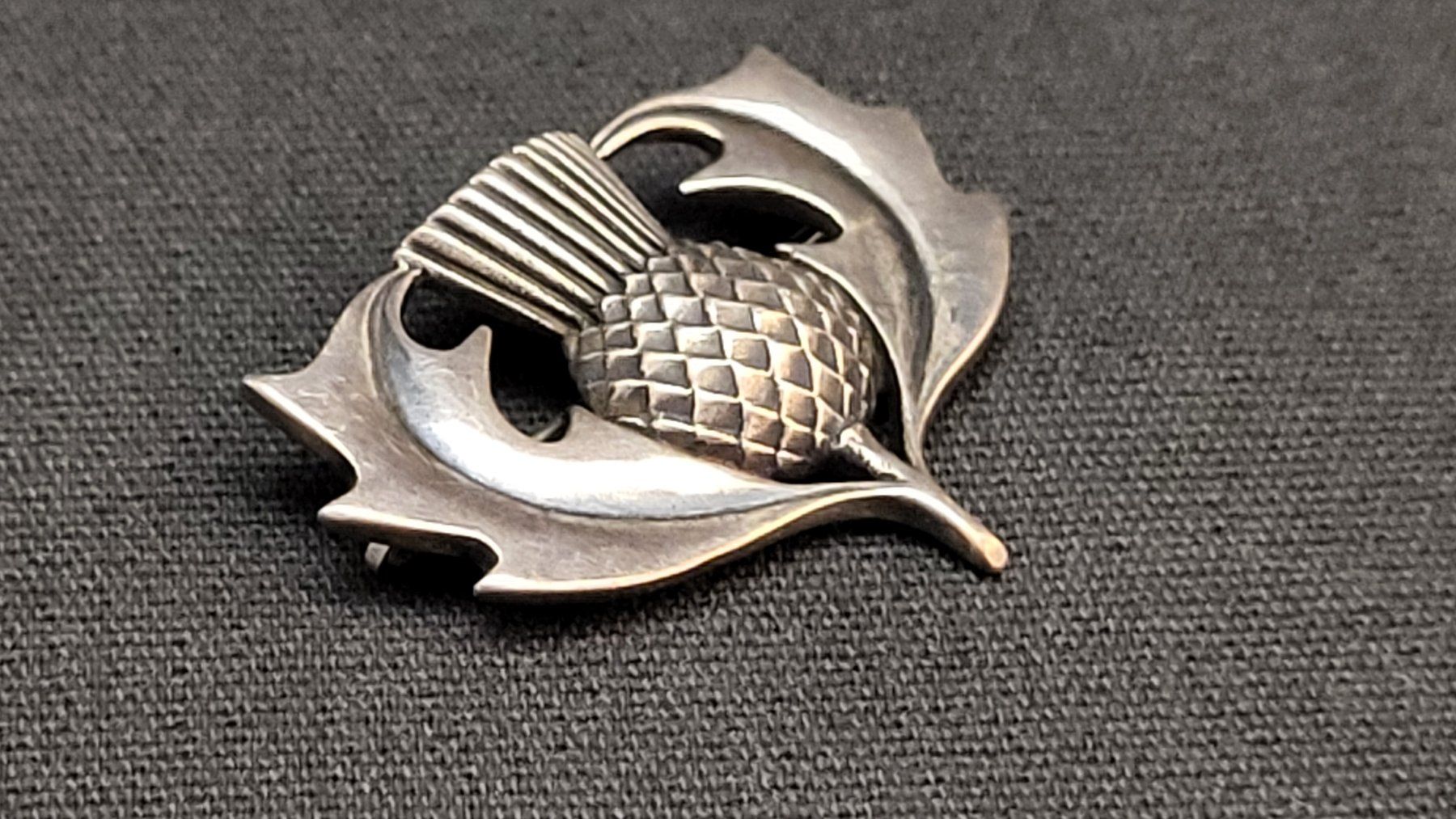 Broches & Aiguilles: Silber-Brosche DISTEL "James Avery" – D'occasion à Basel par spinne02 1