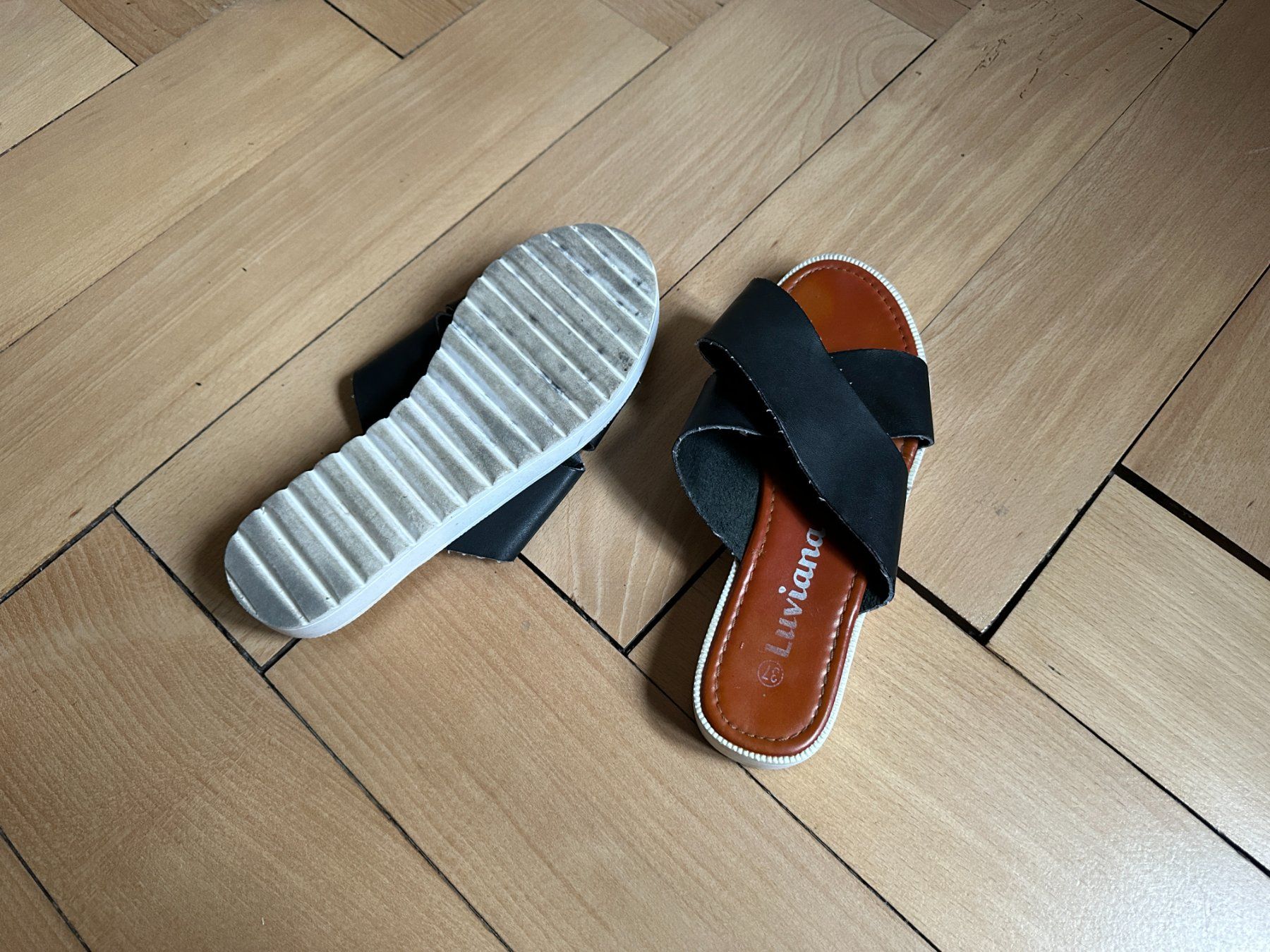 Chaussures femmes: LUVIANA - Sandale schwarz-weiss 37 – D'occasion à Zürich par Diazaio 2