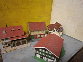 4 maisons de maquette pour voie HO