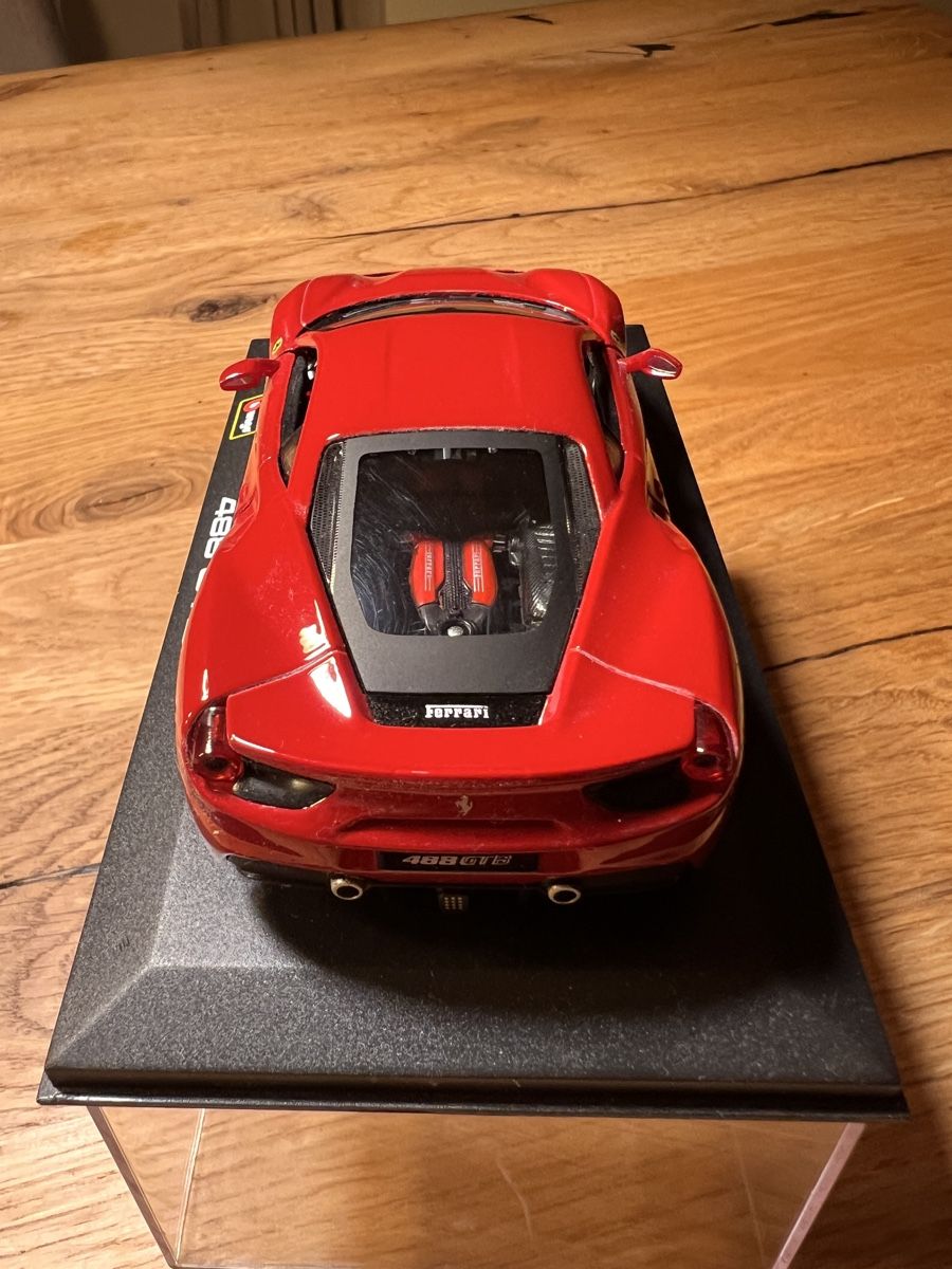 Ferrari Modellini d'auto: Burago Ferrari 488 GTB 1:32 – Usato da Hagneck venduto da Stejobe 4
