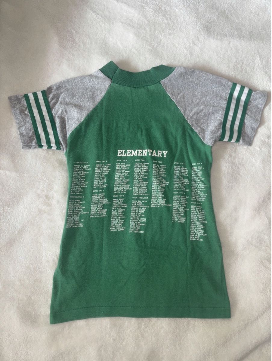 T-shirts: GREEN AND GREY GRAPHIC T-SHIRT – D'occasion à Meyrin par fooyiy 1