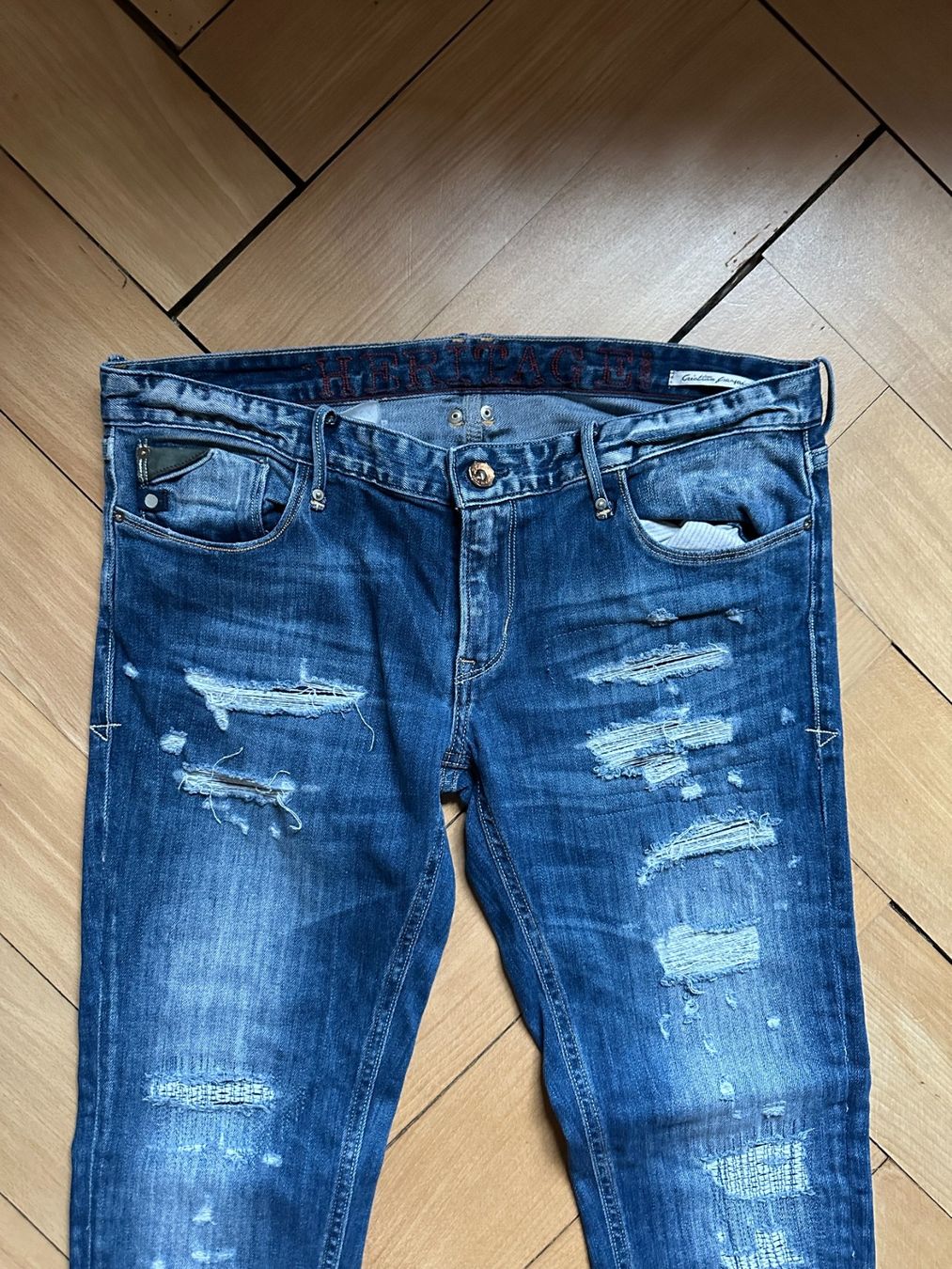 Le Temps Des Cerises Jeans: LE TEMPS DES CERISES - Destroyed Jeans blau W30 – Gebraucht aus Zürich von Diazaio 1