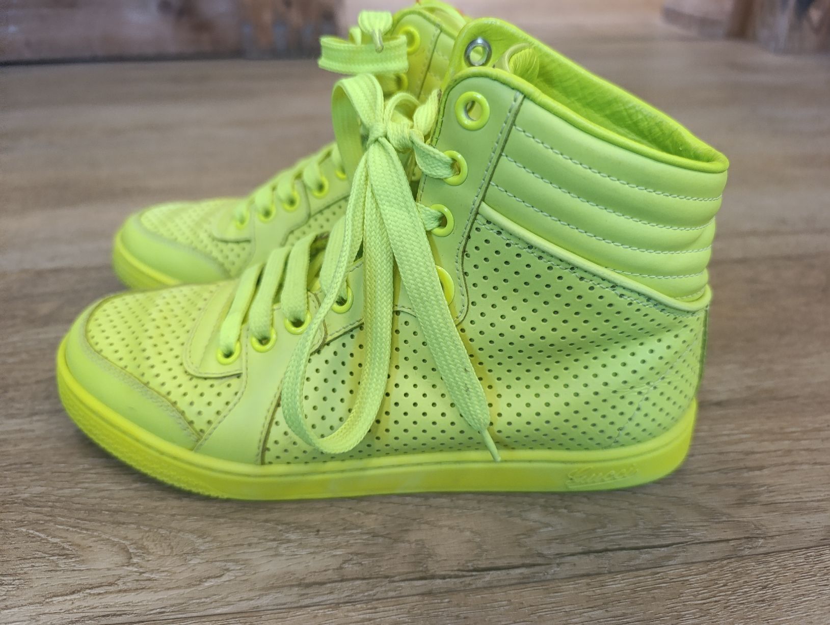 Gucci Scarpe da donna: Baskets Gucci Fluo – Usato da Haute-Nendaz venduto da jool.pitt