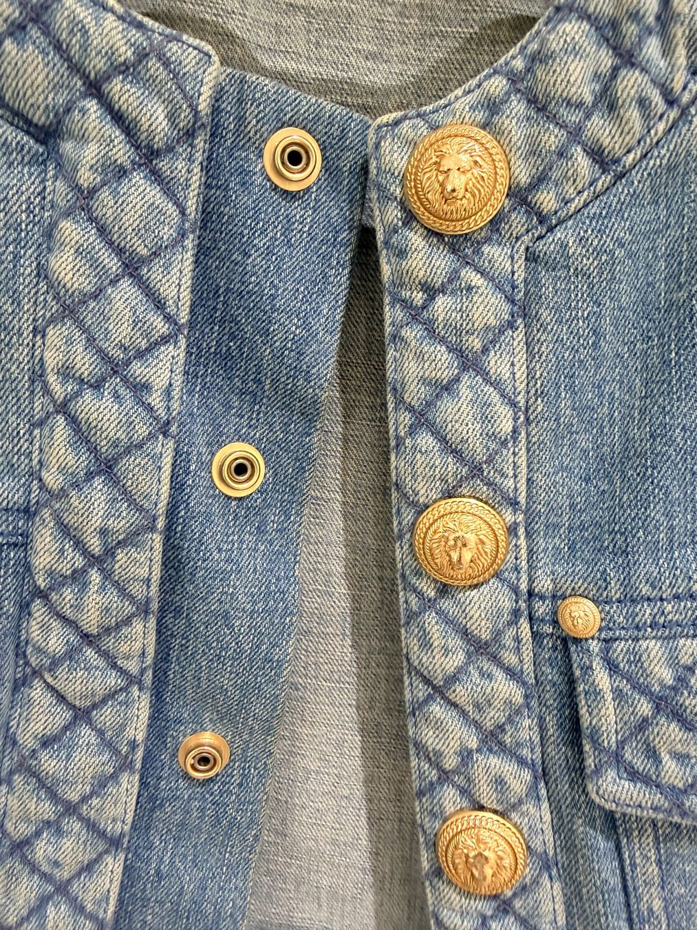 Balmain Jacken: Balmain Jeansjacke Grösse 34 – Gebraucht aus Roggwil TG von est_r5x7 2