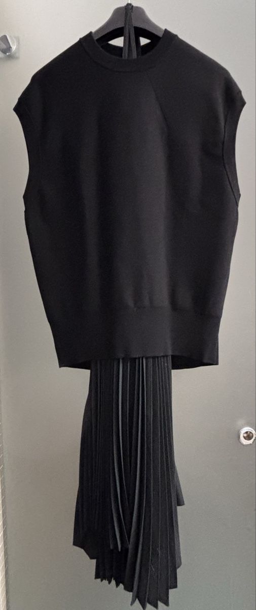 Allsaints Vestiti: Kleid mit Pullunder – Nuovo (secondo la descrizione) da Rüschlikon venduto da cloudy_scotch