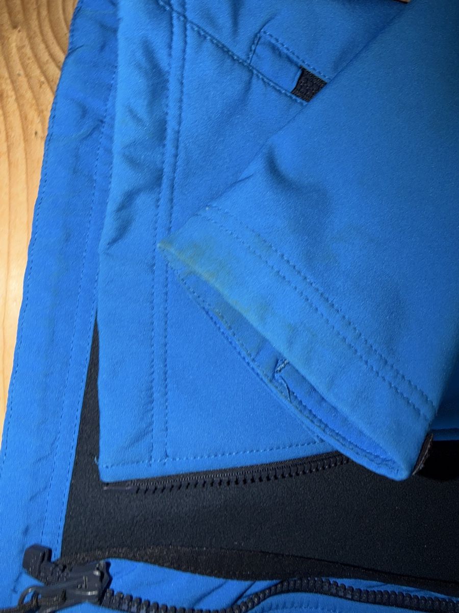 Icepeak Giacche & Cappotti: Kinder Softshelljacke blau Grösse 140 Flecken Ärmel – Usato da St. Gallen venduto da doris.hoerler 1