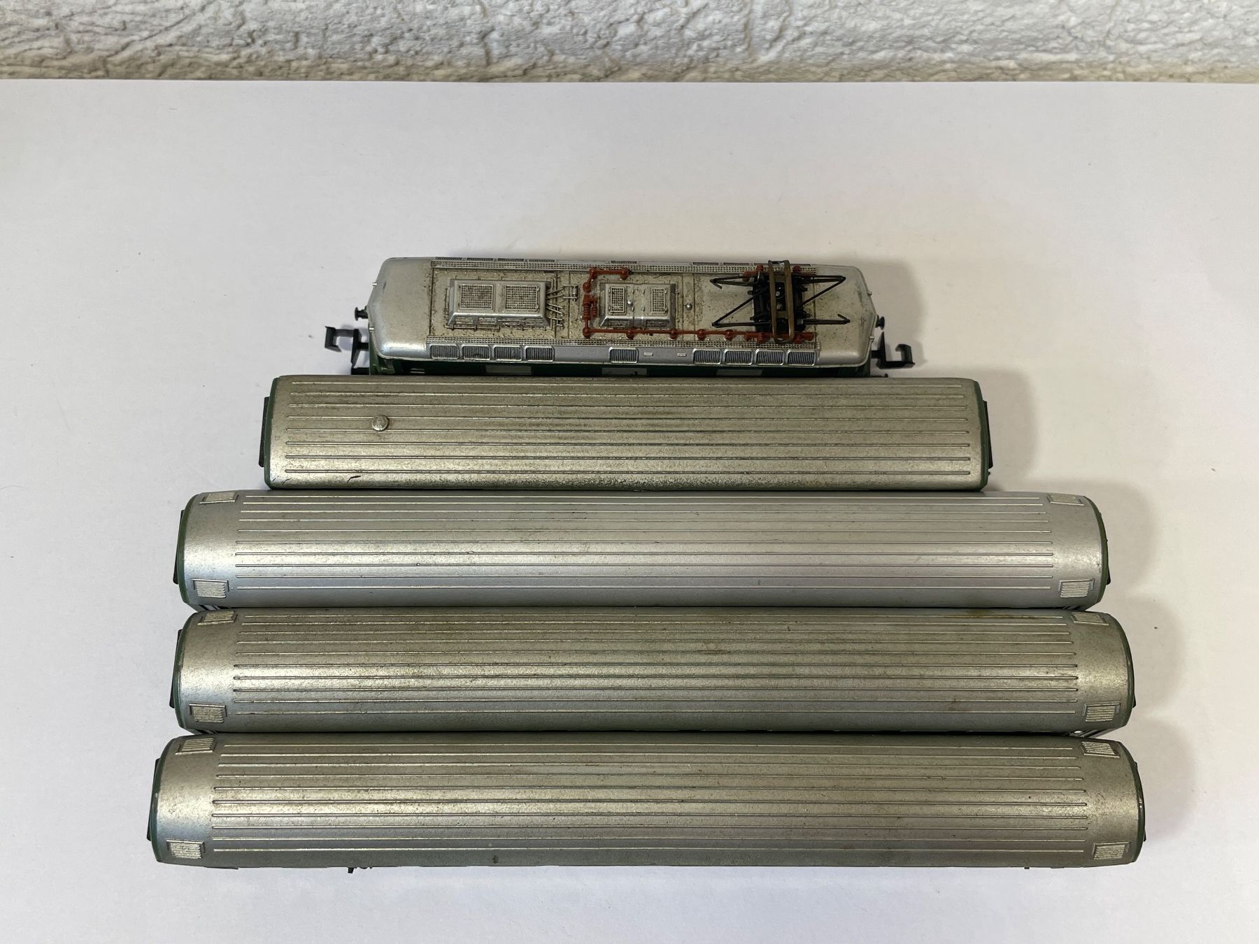 Trix Modellini di ferrovie: Minitrix SBB 5 teiliger Schnellzug RIC UIC-X – Usato da Wilderswil venduto da Modellbahn-Shop-Moll 3