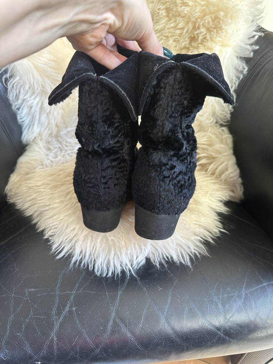 Scarpe da donna: Pensato Stiefel Gr.40 schwarz Fell – Usato da Dorf venduto da marfikgnidka 3