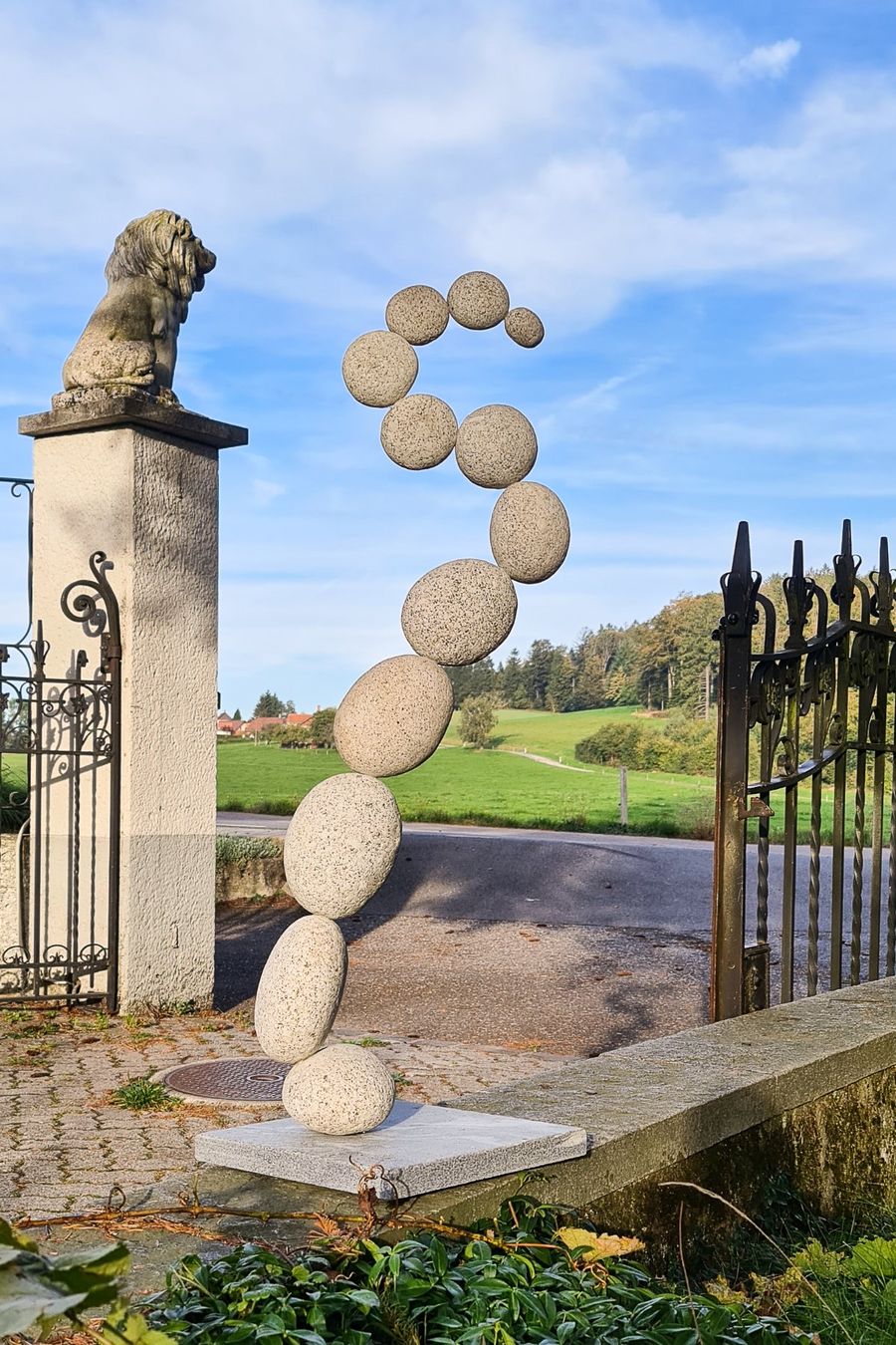 Pietre & tegole: Sculpture de pierre en granit – Nuovo (secondo la descrizione) da La Tour-de-Peilz venduto da ber_9zyg
