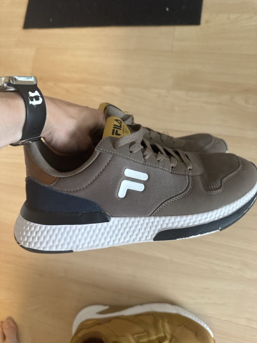 Fila Scarpe da uomo: Fila Sneaker Grösse 42 Braun/Weiss – Usato da Kloten venduto da vaanidalea 1