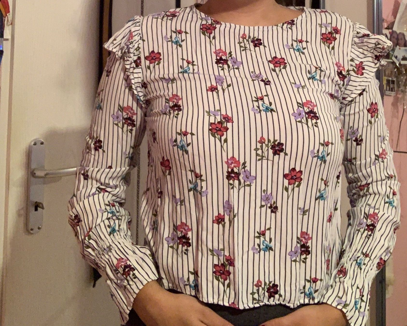 Bershka Blusen: Bluse mit Blumenmuster und Streifen – Gebraucht aus Triengen von nes_l8cj