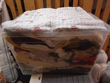 Baby Kleiderpaket gemischt in Box guter Zustand