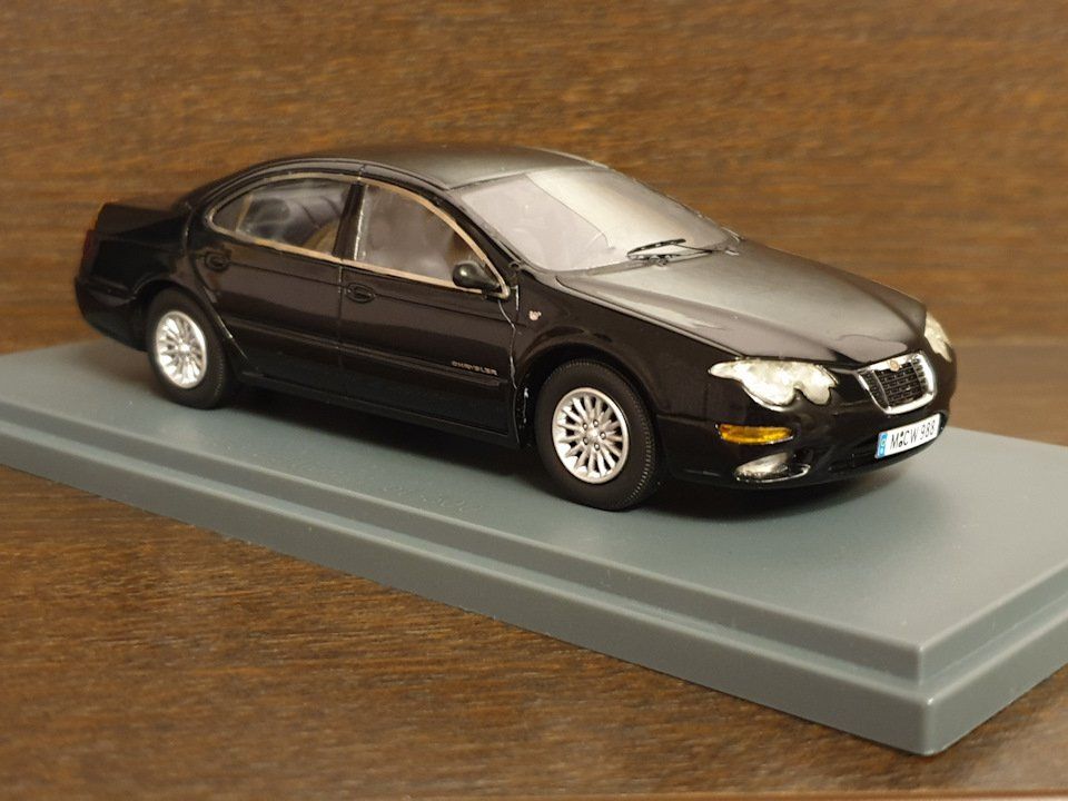 Chrysler Modellini d'auto: Chrysler 300M (2002) – Nuovo e nell'imballaggio originale da Flawil venduto da Imperiosud