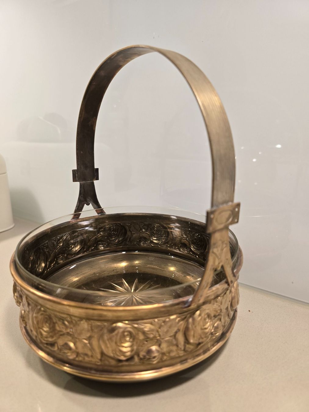 Ciotole: Jugendstil Messing Schale mit dekorativen Rosen – Usato da Weisslingen venduto da Harbin 4