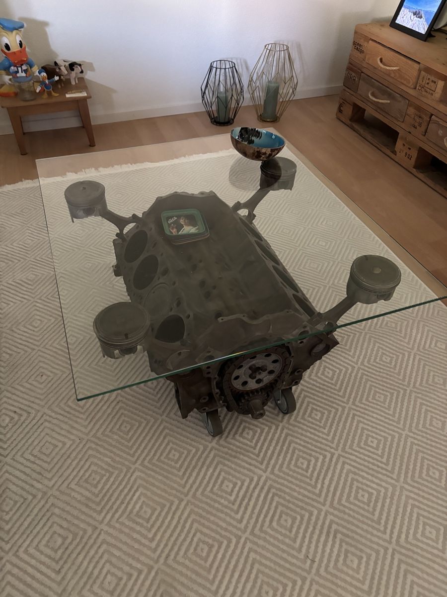 Tables: V8 Motorblock Tisch – D'occasion à Illnau par Zelgliservice