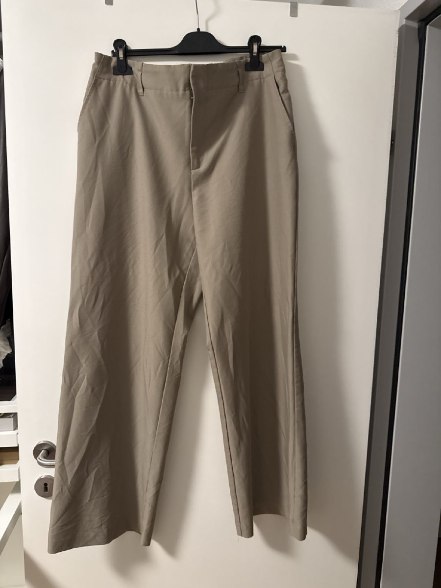 Stradivarius Pantaloni: Trendige Stoffhose, beige, Gr. 44, Stradivarius – Usato da Zürich venduto da Sime23
