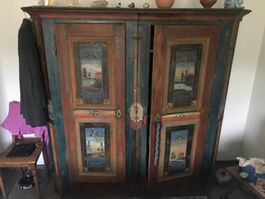 Wunderschöner antiker Holzschrank
