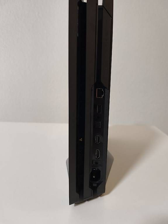 Consoles: PlayStation 4 Pro 1TB inkl. Controller und Standfuss – D'occasion à Olten par kil_7q8q 2