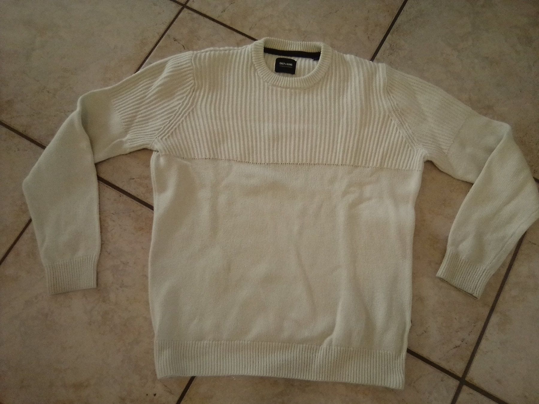 Pullover & Sweatshirts: Only & Sons, Herren-Winterpullover, Grösse M, weiss – Gebraucht aus Oftringen von mwi_kv82