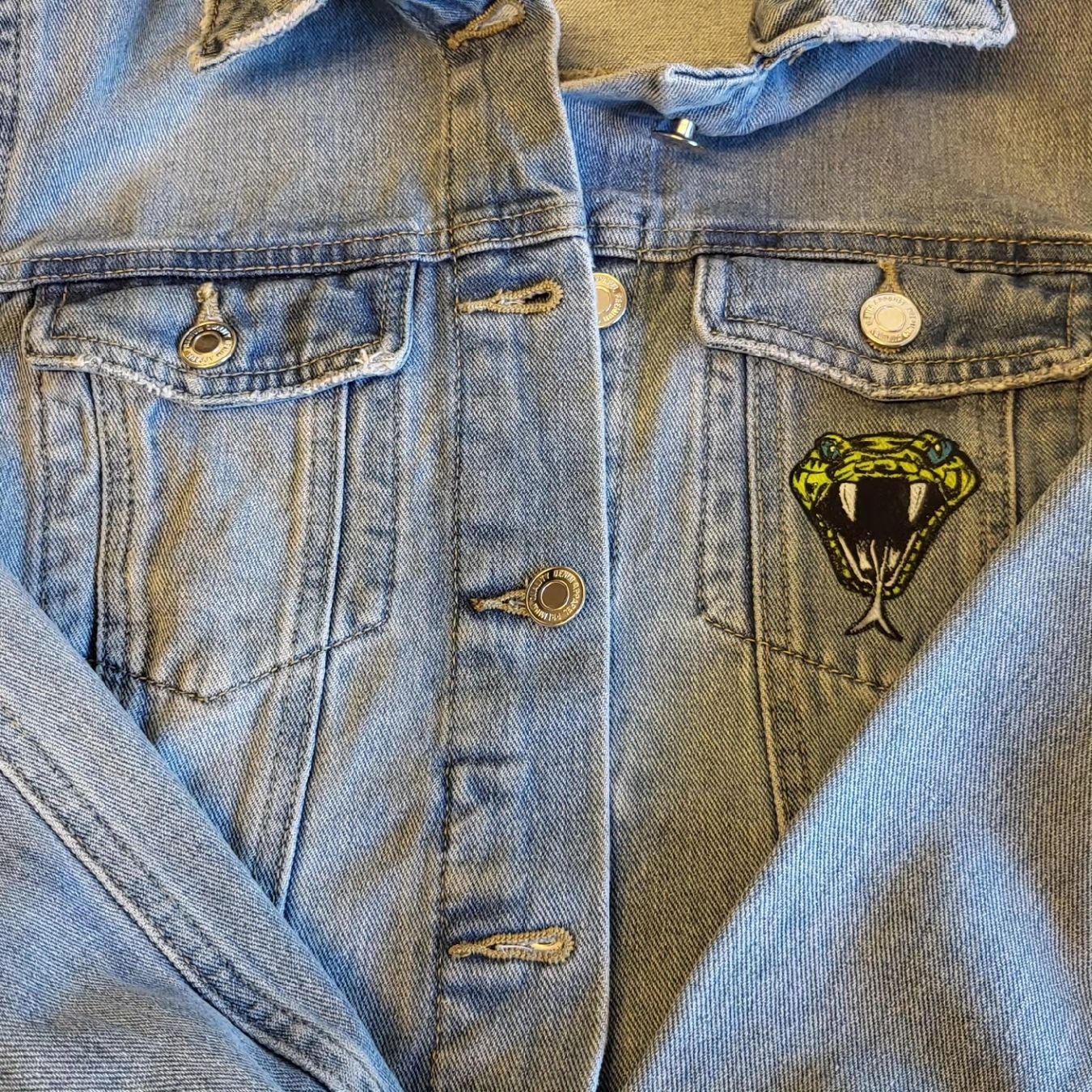 Vero Moda Giacche: jeans jacket Medusa – Nuovo e nell'imballaggio originale da Camignolo venduto da Hakunamat5 1