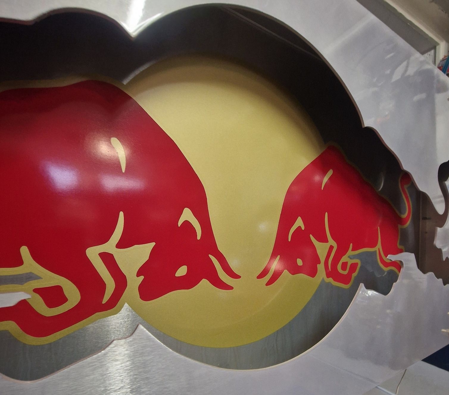 Red Bull Insegne: Red Bull Leuchtreklameschild – Usato da Matzendorf venduto da nike15 3