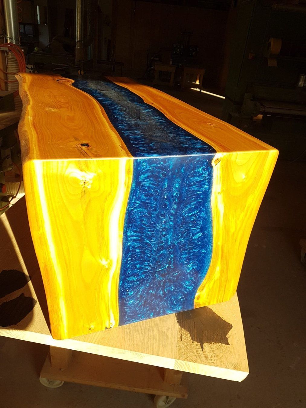 Articoli in legno: Salon Tisch – Usato da Wuppenau venduto da Holzmann1 4