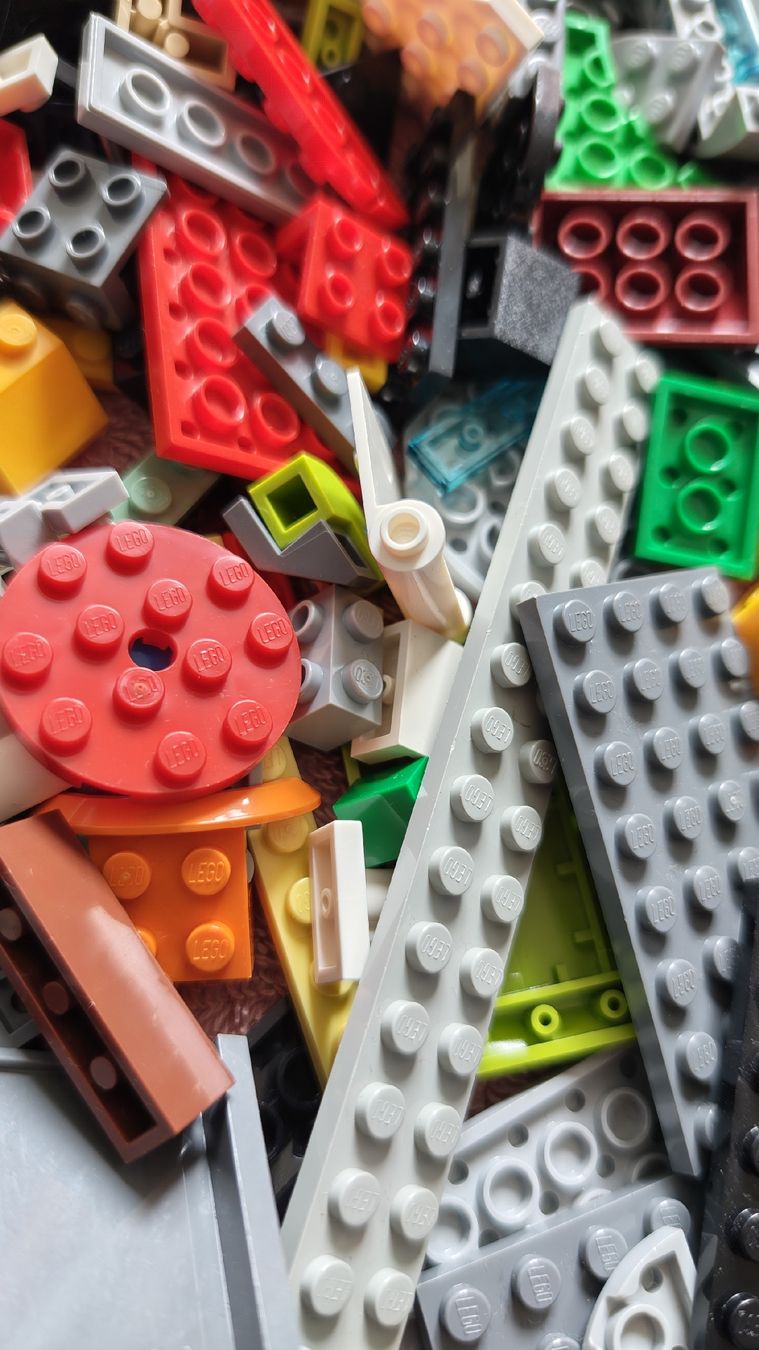 Lego Giocattoli: Lego Mix ca 1,8 Kilo – Usato da Effretikon venduto da Superkarin7 1