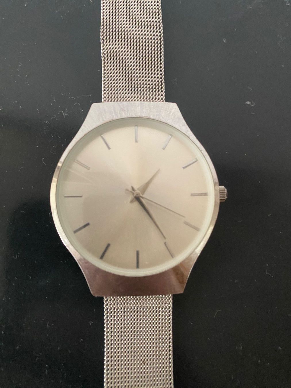 Montres: Zeitlos elegante Armbanduhr – D'occasion à Altstätten SG par mhu_k9gj