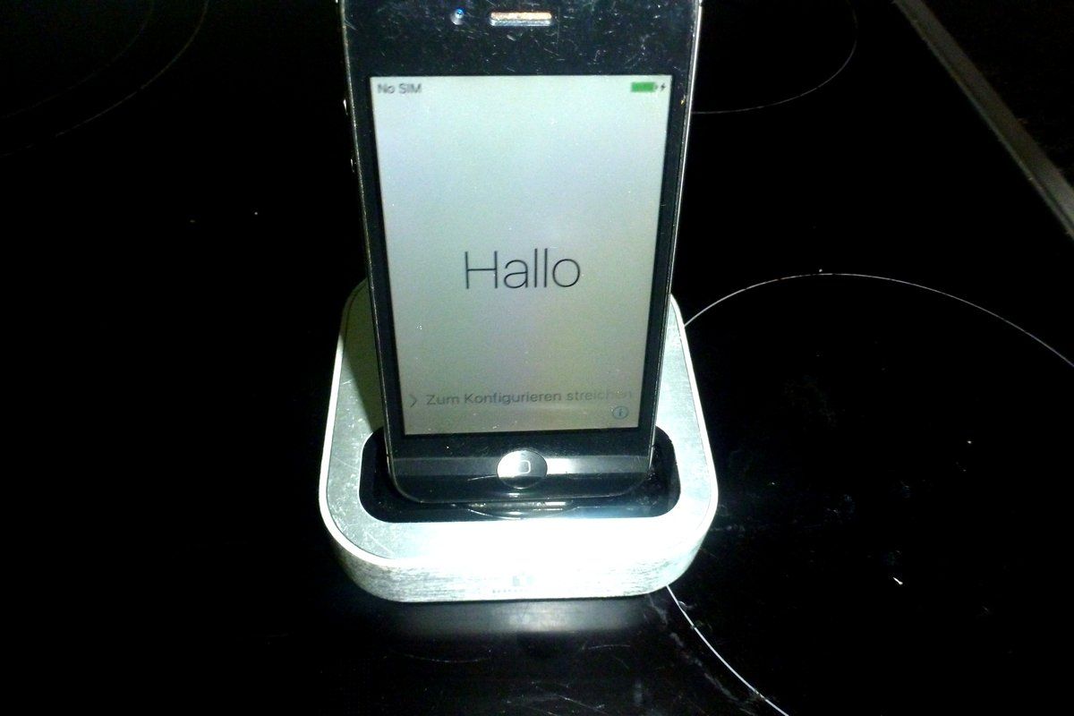 Apple Caricabatterie: Iphone 4/4s Ladegerät mit SD Slot & Ladegerät – Usato da Emmen venduto da newdeal1970 4