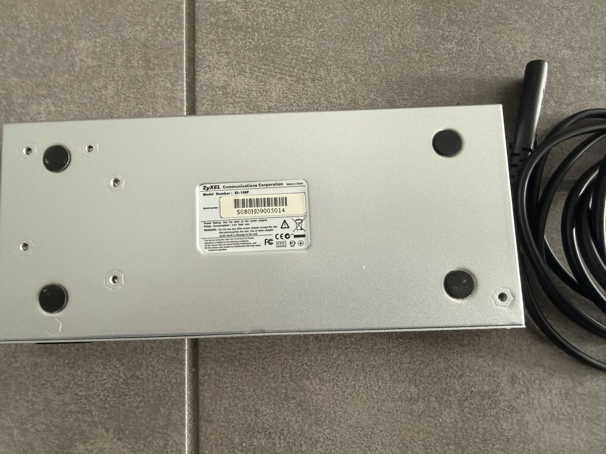 Zyxel Hub & Switch: Zyxel Switch – Usato da Claro venduto da KarinS84 2