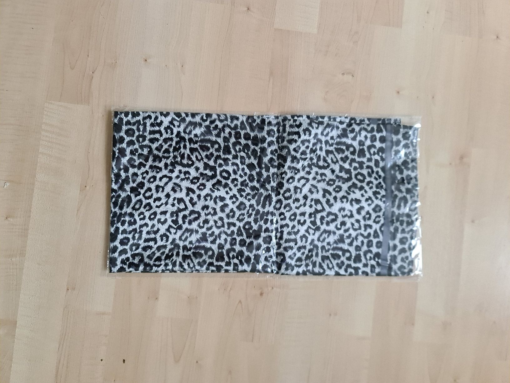 Foulard & Sciarpe: Schal leoprint 90x90 cm. Versand auch möglich – Nuovo e nell'imballaggio originale da Neuenhof venduto da summer_25 1