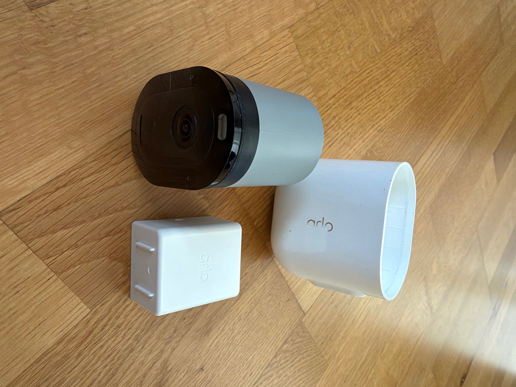 Arlo Webcam: Arlo Pro 4 – Usato da Küttigen venduto da Dumisani 1